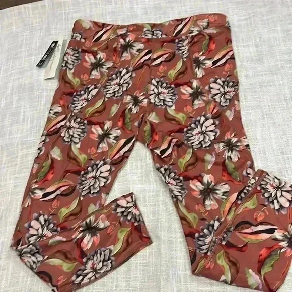 NANETTE LEPORE COMPRESSION LEGGINGS NWT - Picture 5 of 5